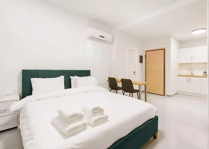Snug Studio Apartment With Shared Garden V
