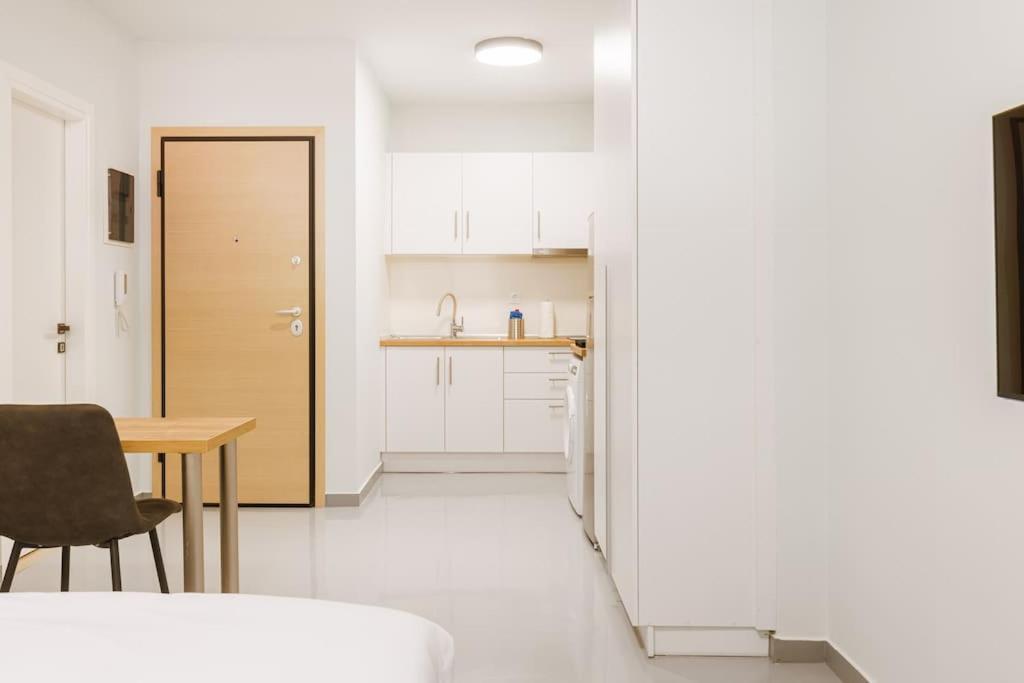 Snug With Shared Garden V Apartment *