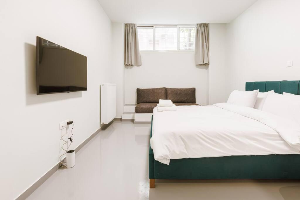 Snug With Shared Garden V Apartment *