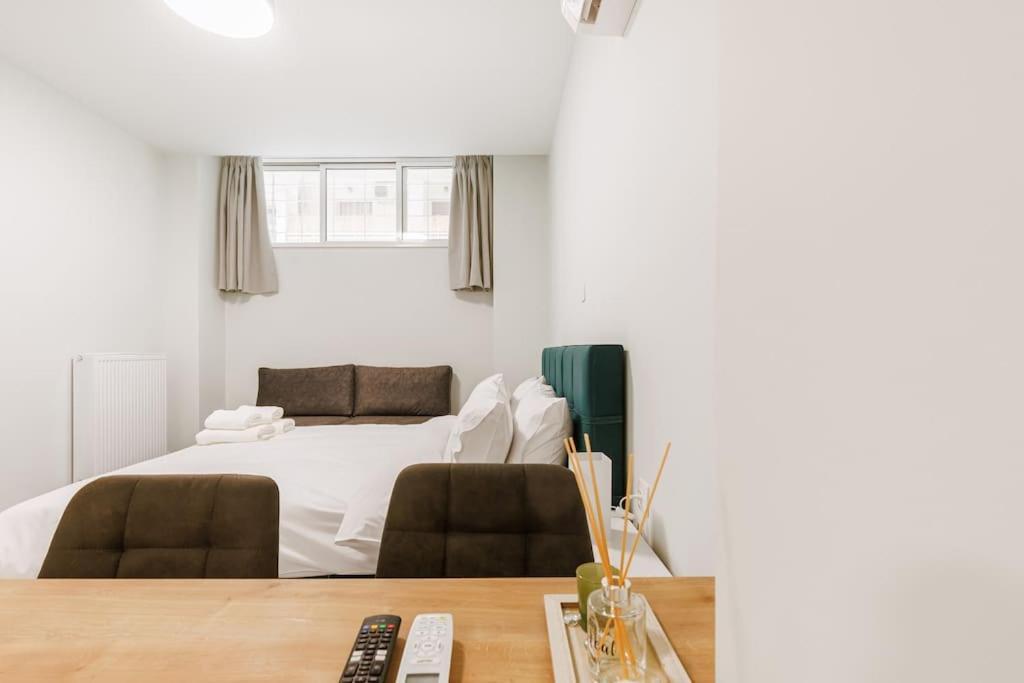 Apartment Snug With Shared Garden V