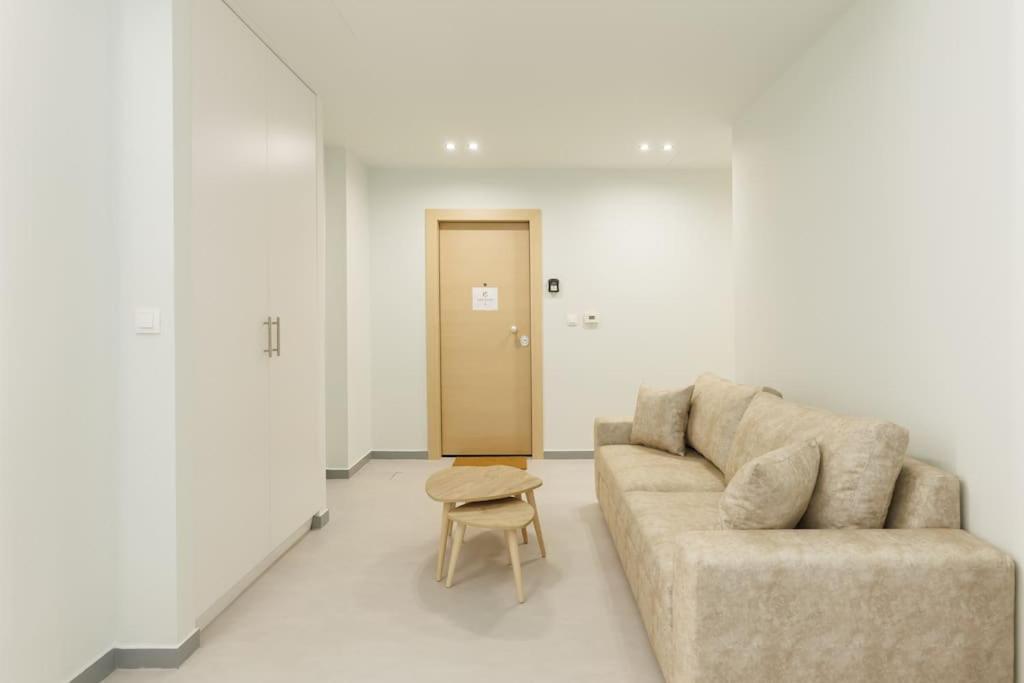 Snug With Shared Garden V Apartment *